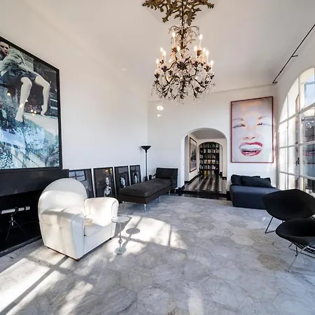 Franca, A Garamonds Villa