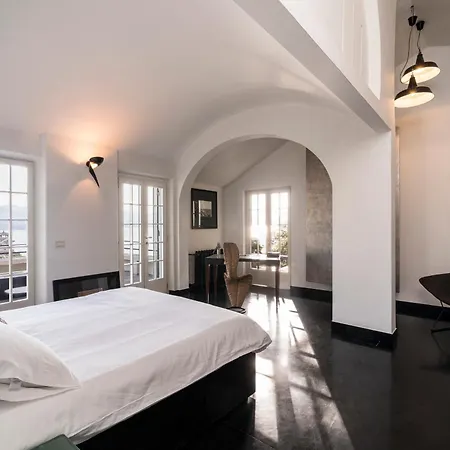 Villa Franca, A Garamonds